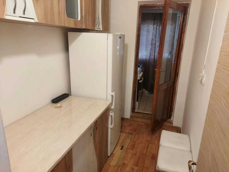 Garsonieră decomandată în Broșteni
