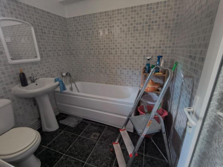 Casă individuală cu 3 camere cu Canalizare în Delfinariu
