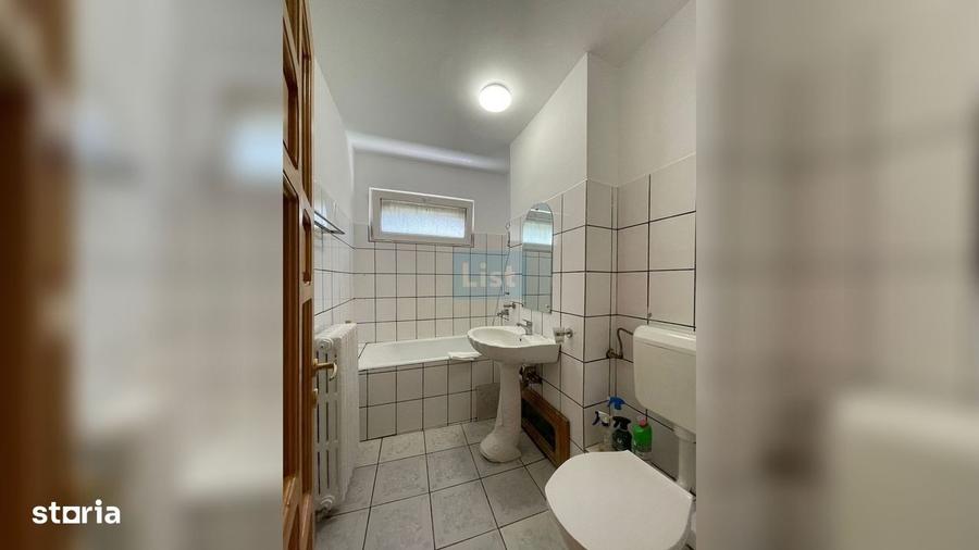Apartament cu 3 camere semidecomandat în Micro III