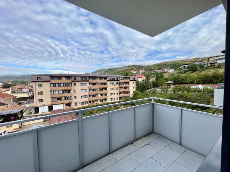 Apartament cu 3 camere semidecomandat în Baciu