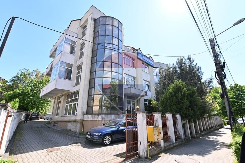 Birou, de 1,525 mp, în Central