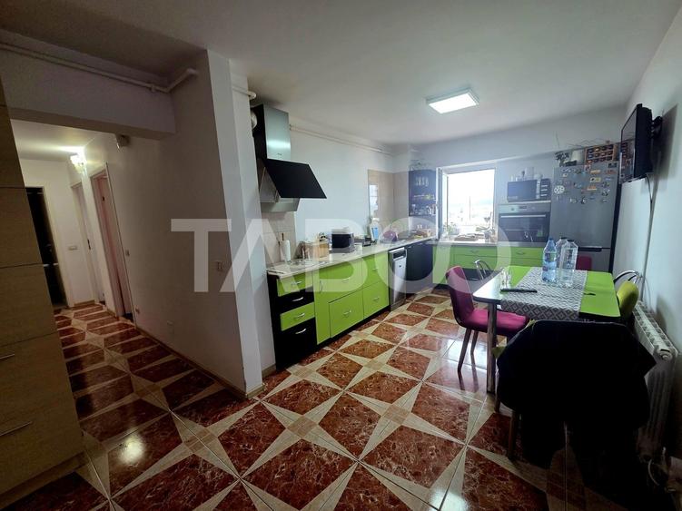 Apartament 3 camere decomnadat de vanzare 72 mp balcon 7 mp - 7