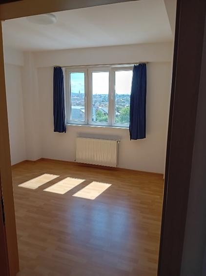 Apartament cu 3 camere decomandat, mobilat în Turnișor