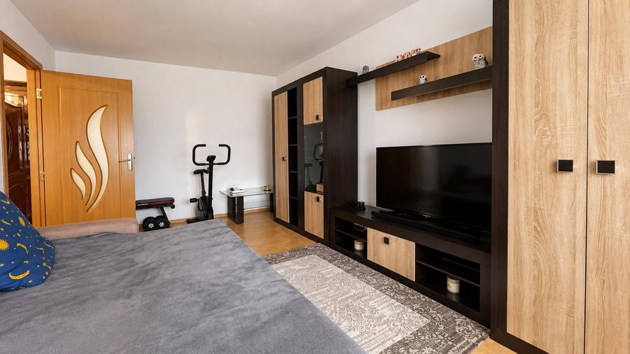 Apartament cu 2 camere semidecomandat în Girocului