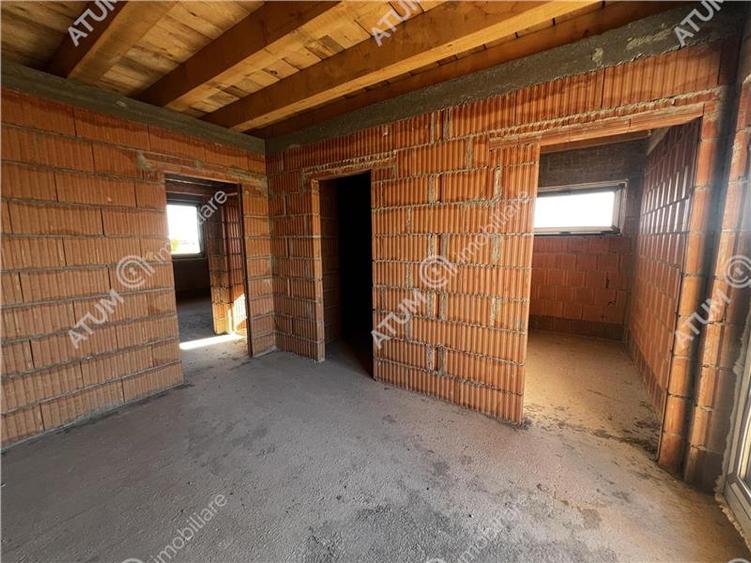 Duplex cu 4 camere cu Canalizare în Șura Mică