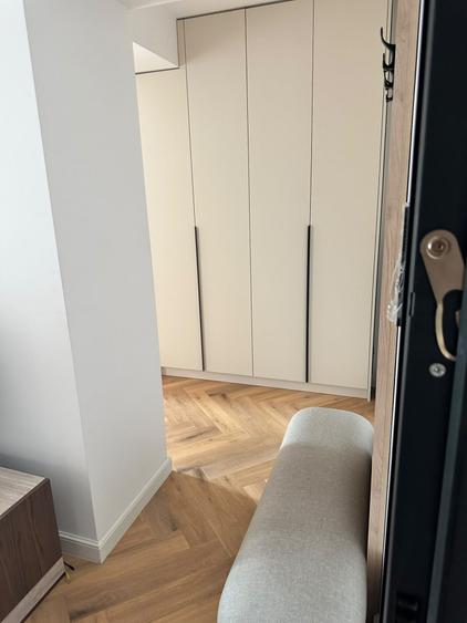 Apartament cu 3 camere semidecomandat, mobilat în Pipera