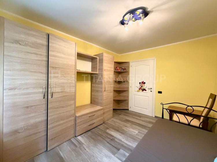 Apartament cu 3 camere semidecomandat în Tractorul