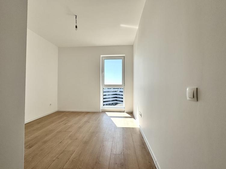 Apartament cu 4 camere semidecomandat în Străulești