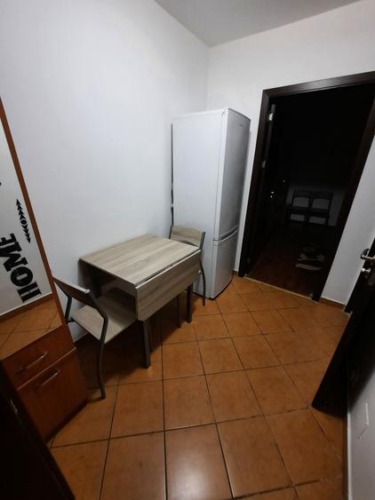 Garsonieră decomandată în Drumul Taberei