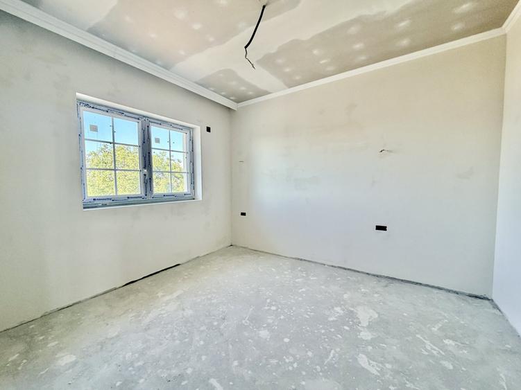 Duplex cu 4 camere cu Canalizare în Moșnița Nouă