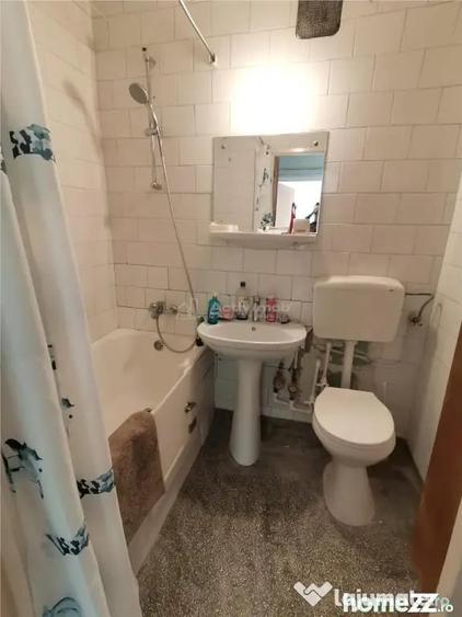 Apartament cu 3 camere decomandat în Alexandriei