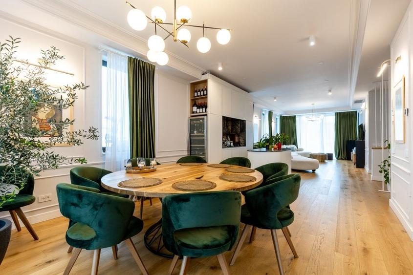 Penthouse cu 7 camere decomandat, mobilat în Polonă