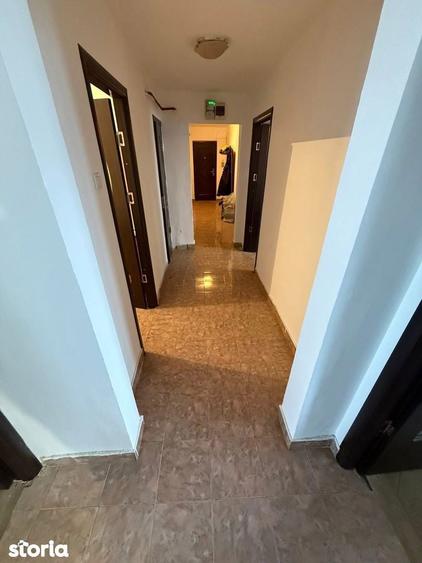 Apartament cu 3 camere decomandat în Calea București