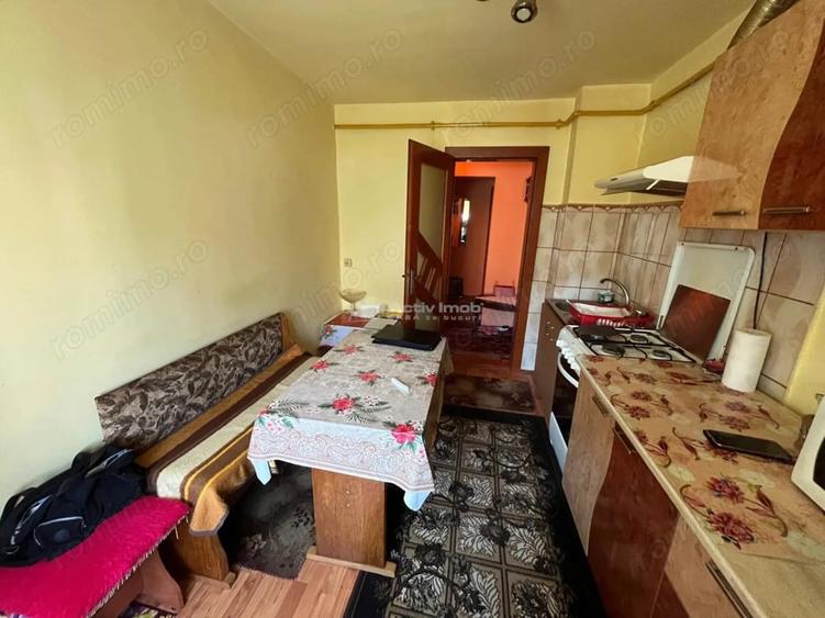 Apartament cu 3 camere decomandat în Est