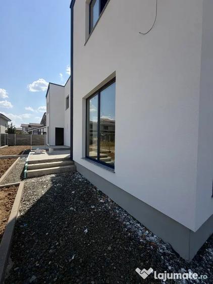 Casă cu 4 camere cu Teren 270 Mp în Giroc