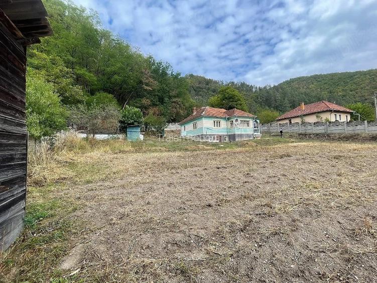 Casă cu Teren 840 Mp în Hășdău