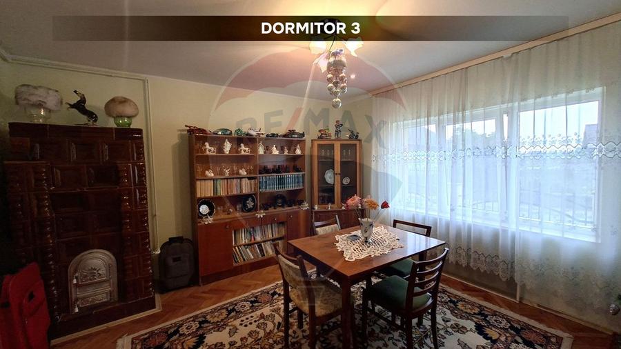 Casă cu 4 camere cu Teren 1295 Mp în Central