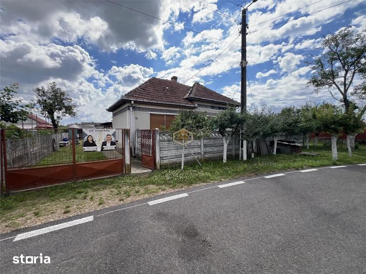 Casă cu 4 camere cu Teren 1656 Mp în Livada
