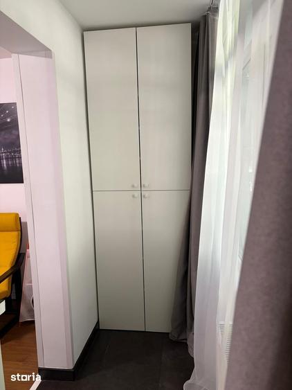 Apartament cu 3 camere semidecomandat în Berceni