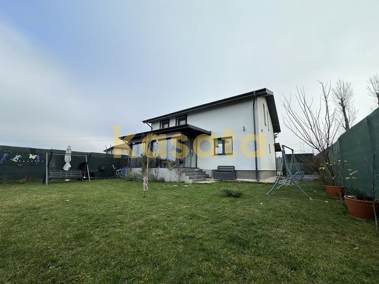 Casă cu 4 camere în Găneasa