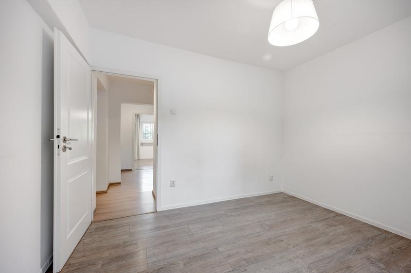 Apartament cu 4 camere semidecomandat în Lacul Tei