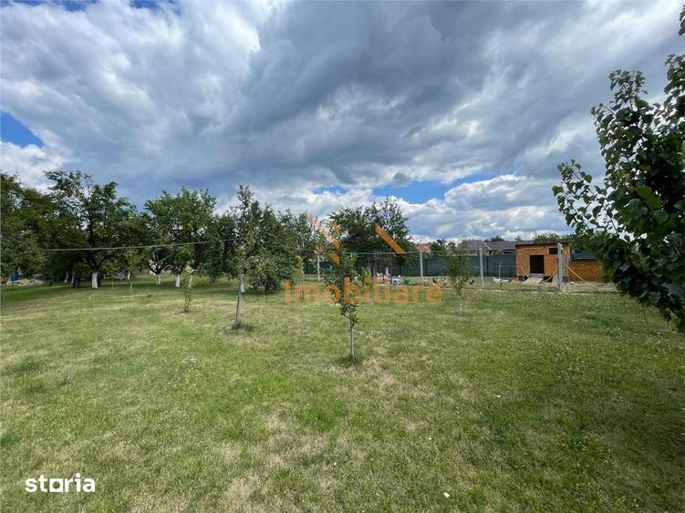 Teren de 8050 mp, în Peștere