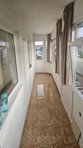 Apartament cu 3 camere decomandat în 1 Decembrie