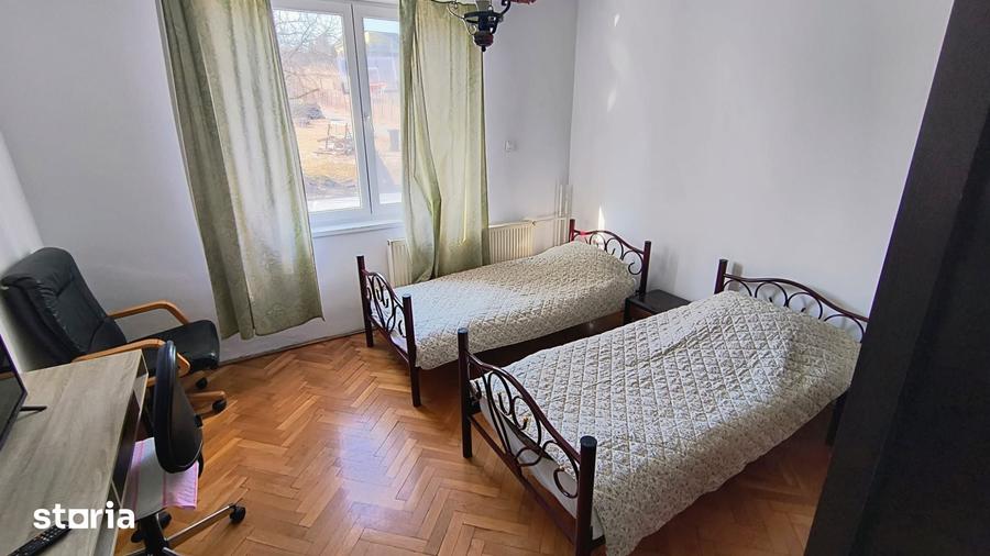 Casă cu 4 camere cu Teren 1000 Mp în Central