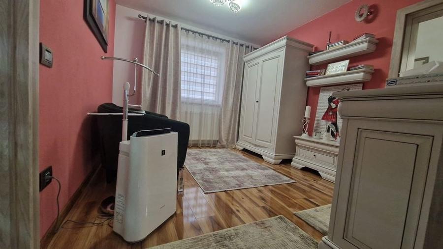 Apartament cu 3 camere în Cetate