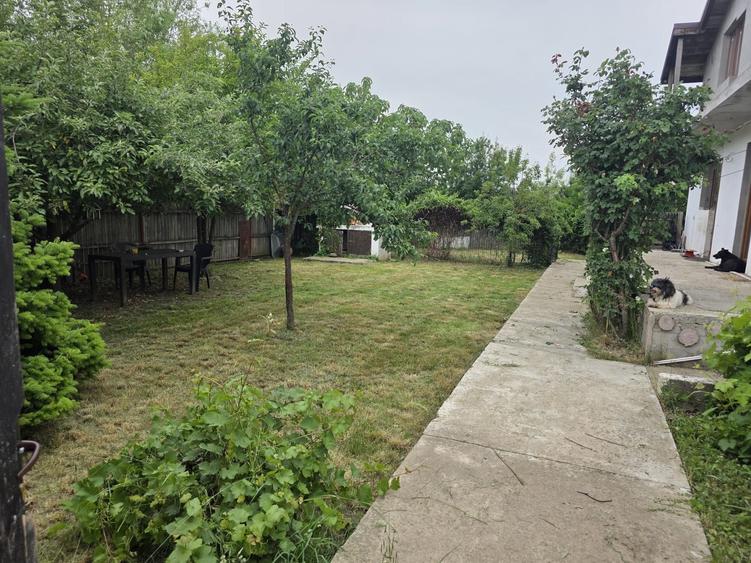 Casă cu 4 camere în Brănești