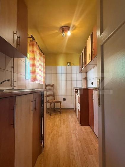 Apartament cu 3 camere semidecomandat, mobilat în Central