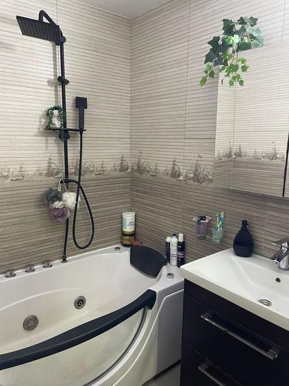 Apartament cu 3 camere decomandat, mobilat în Baicului