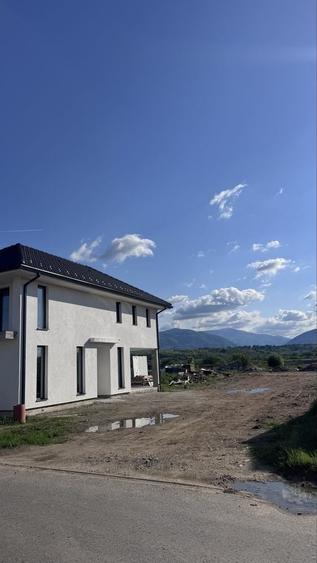 Casă cu 3 camere în Veștem