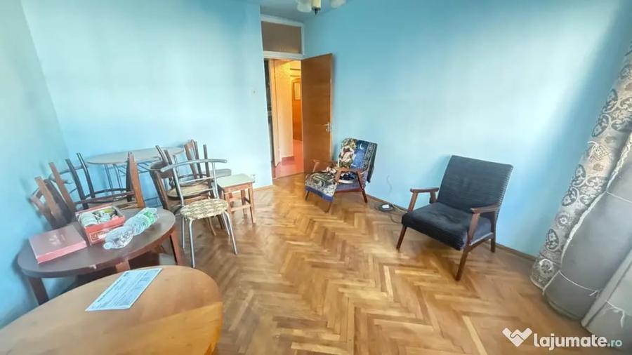 Apartament cu 3 camere decomandat în Central