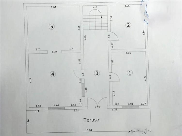 Casă individuală cu 6 camere cu Teren 887 Mp în Est