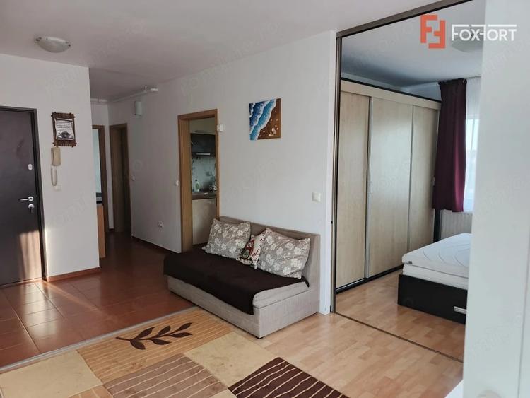 Apartament cu 3 camere semidecomandat în Aradului
