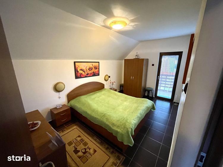 Casă cu 6 camere cu Teren 1629 Mp în Plopu