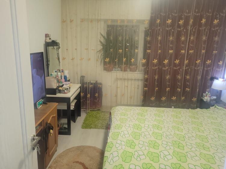 Apartament cu 3 camere decomandat în Lacul Tei