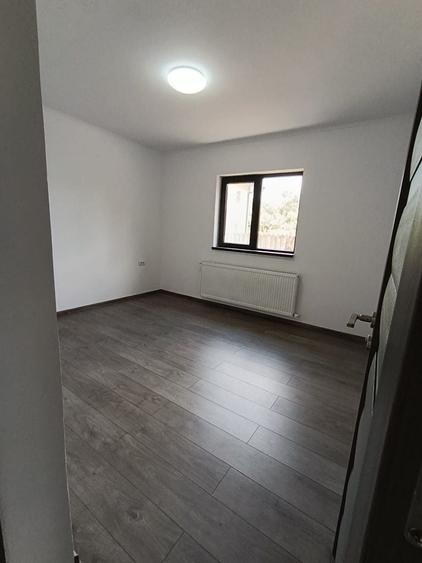 Casă cu 4 camere cu Teren 455 Mp în Câmpineanca