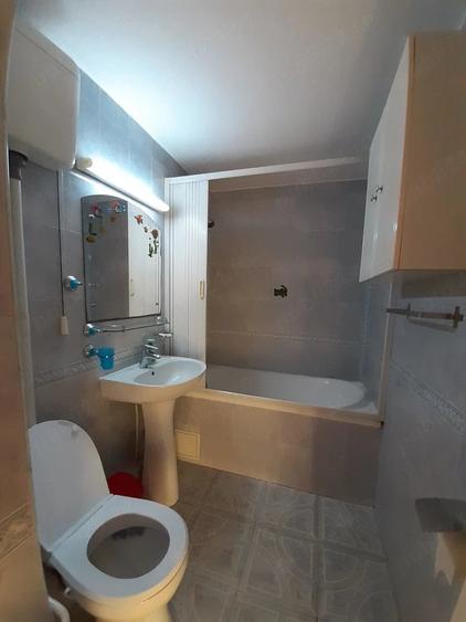 Apartament cu 4 camere decomandat în Nufărul