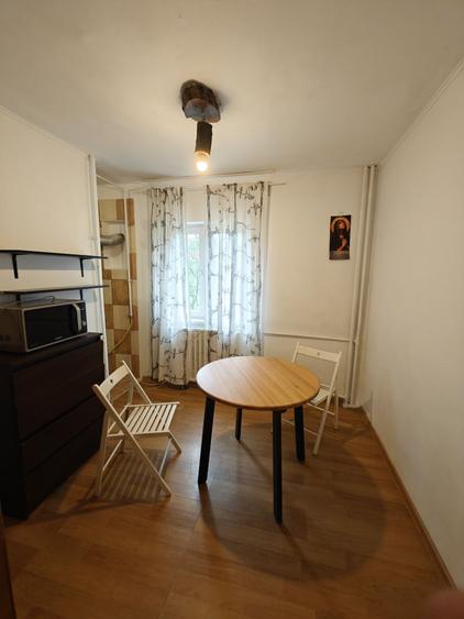 Apartament cu 2 camere semidecomandat în Baicului