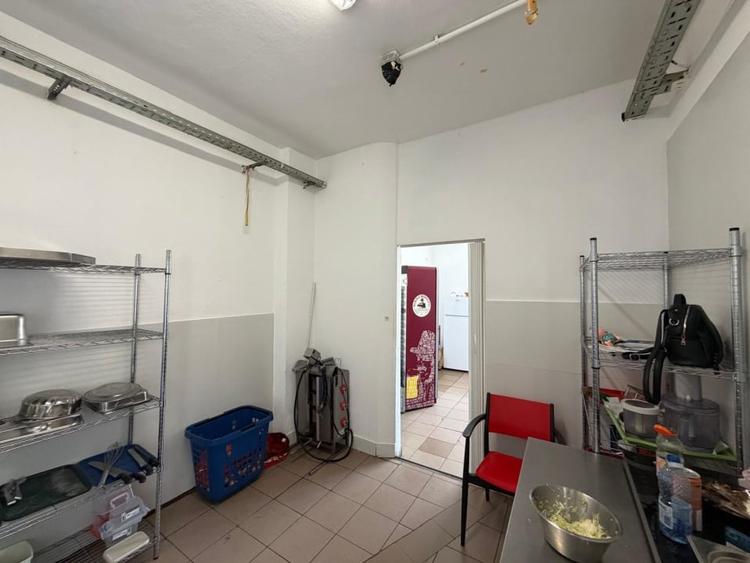 Spațiu comercial, de 37 mp, în Rovine