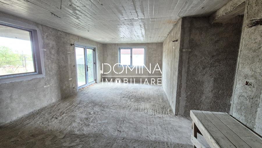 Casă individuală cu 5 camere cu Teren 4334 Mp în Runcu