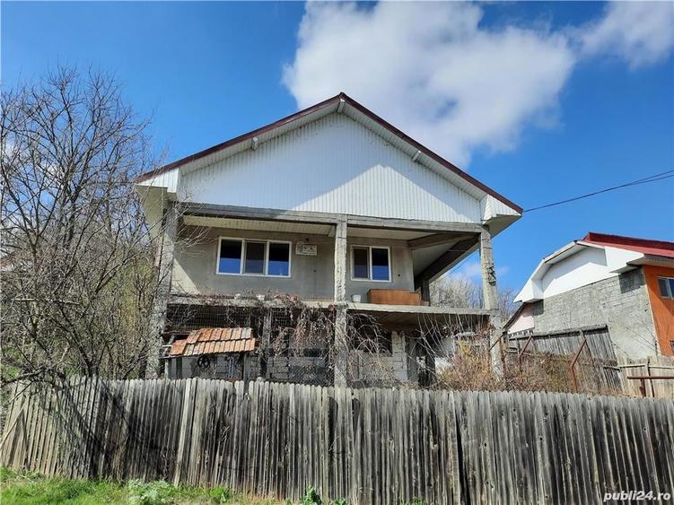 Casă cu 5 camere cu Teren 1000 Mp în Central
