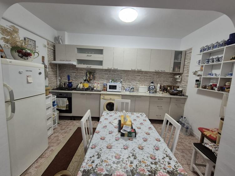 Casă individuală cu 3 camere cu Canalizare în Central