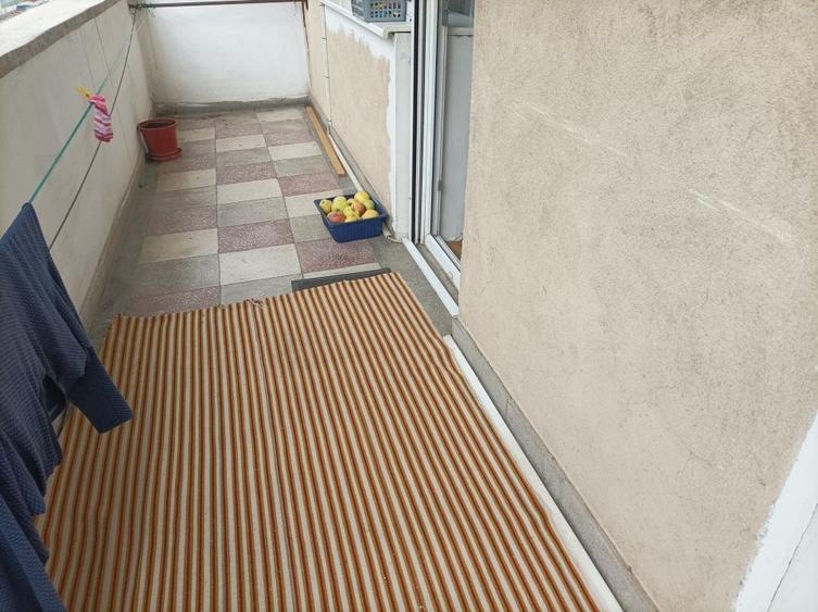 Apartament cu 4 camere semidecomandat în Griviței