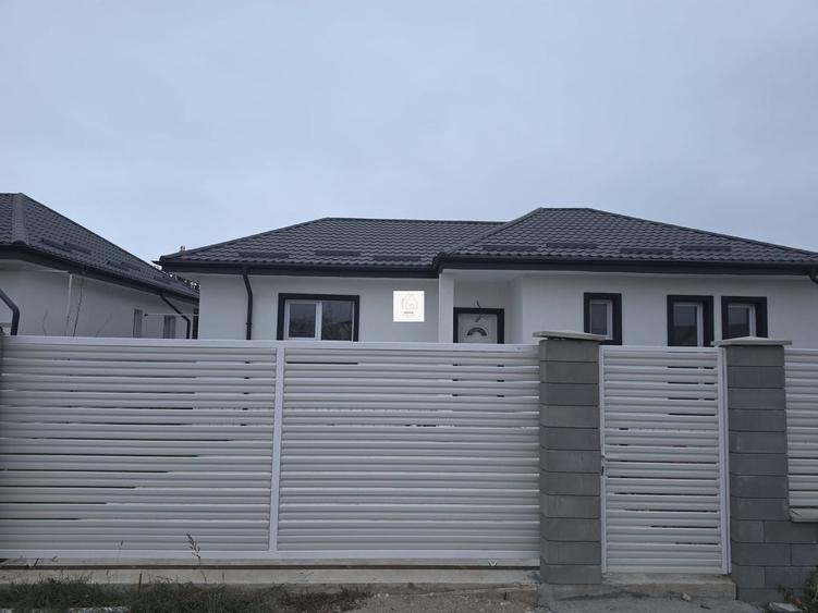 Casă individuală cu 4 camere cu Canalizare în Crevedia