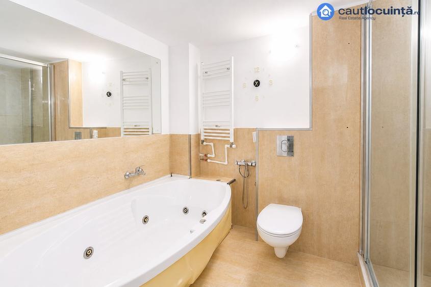 Casă individuală cu 7 camere cu Canalizare în Ultracentral