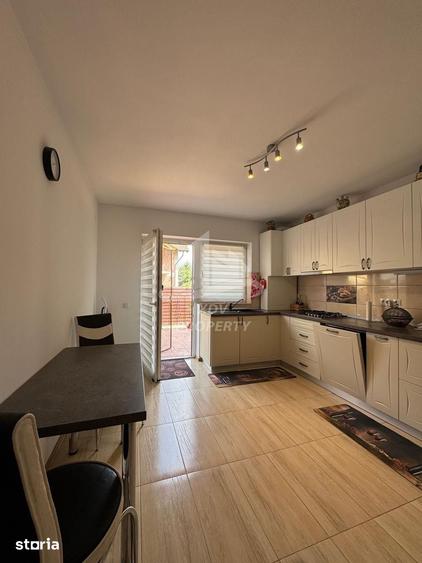 Casă cu 6 camere decomandat cu Teren 264 Mp în Tineretului