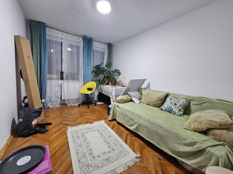 Apartament cu 3 camere decomandat în Piața Centrală